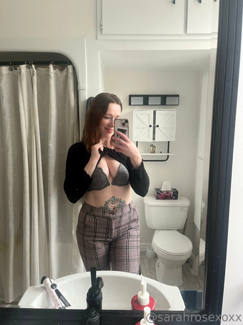 sarahrosexoxx - Good morning daddy would you burry your face in my titties i ll be 