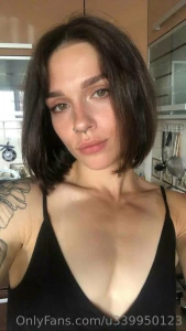 I am beautiful you can admire