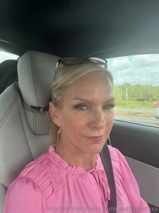 Who is pretty in pink