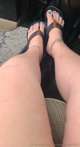 Officially summer got my toes and nails all pretty got to finally get part 4