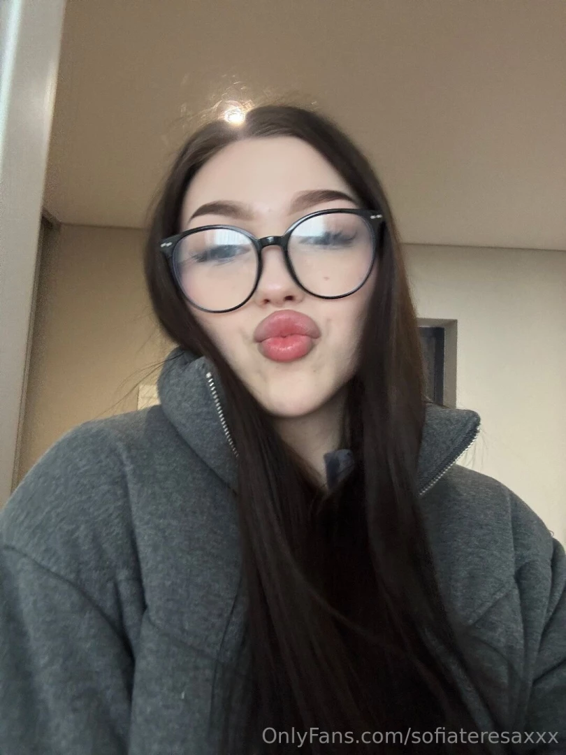 Hello i m vivian vivian_tul and i always try to stand tall and keep my part 36 