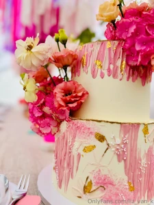 I love cake wanna take a bite