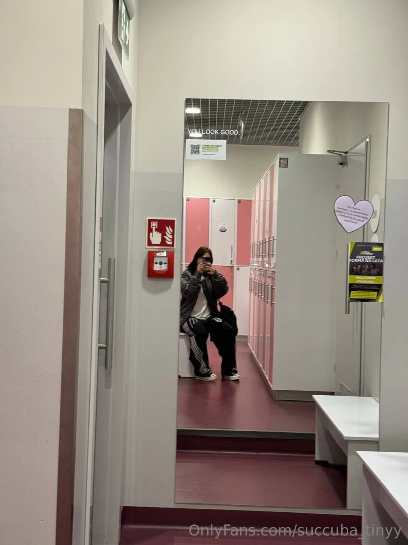 Gym time seriously i m obsessed there s just something about pushing 