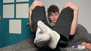 Playing with my feet gay bi feet twink horny socks