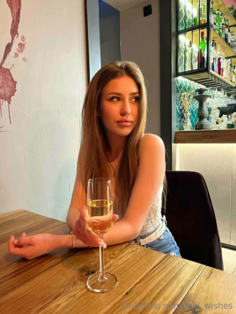 Who should ask a man or a woman out on a date i always stick to 