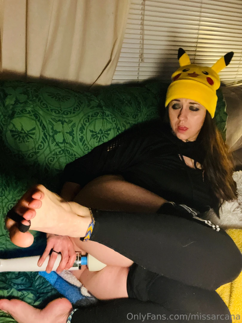 In the b amp w version you can t see the blue light heh the rest of part 1 