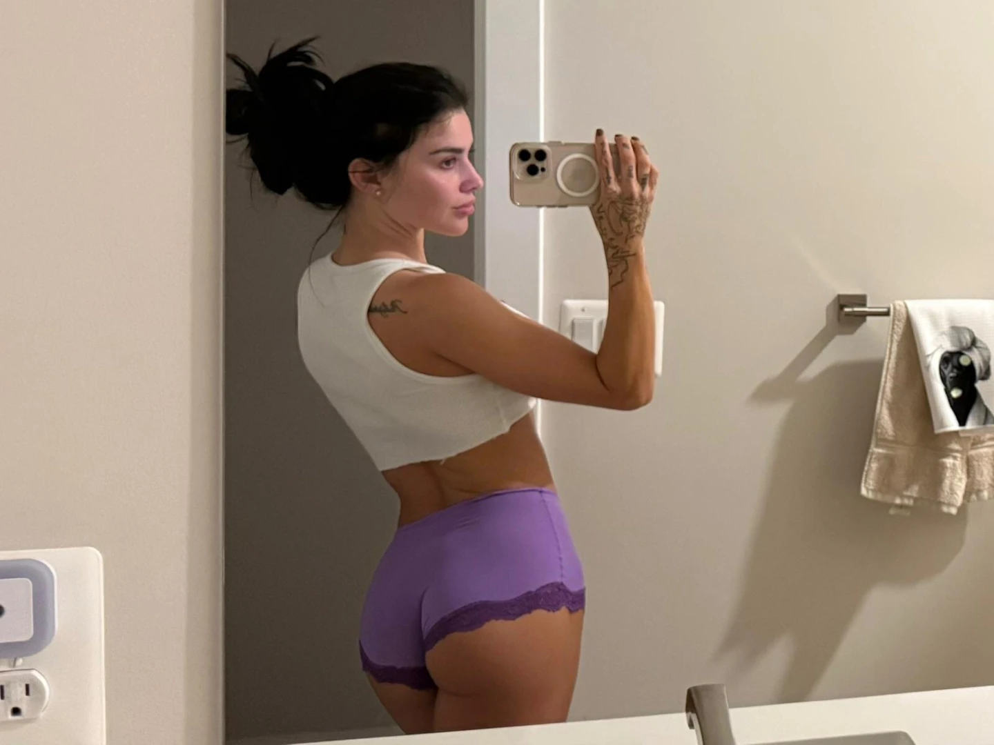 Idk if what i just sent you will be in your dms tomorrow just saying 