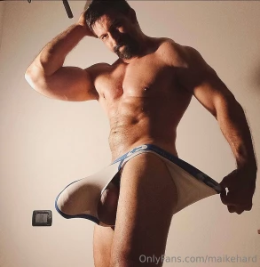 Should i collab with my friend he really has 12 9 inc check out my hot part 123