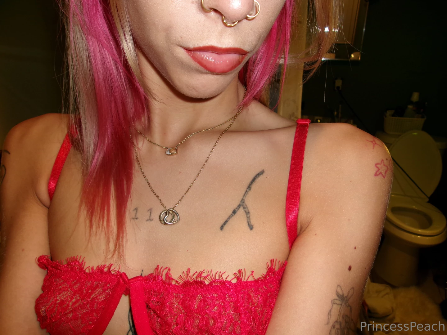 Which one has the prettiest lips 