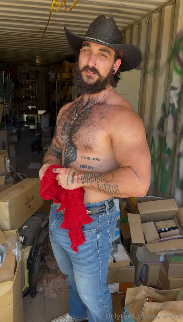 I know you want me to clean your hole with my cock 