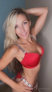 Blondes in red chef s kiss for real