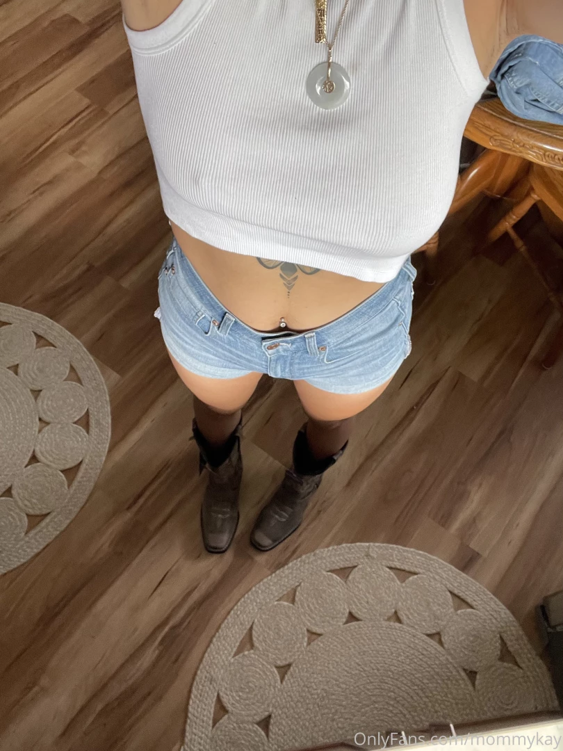 Got new boots swipe for some tits 