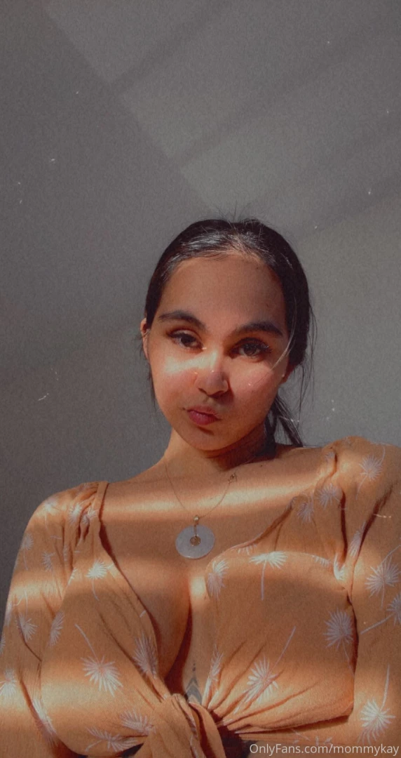 Dm me for some titty pictures 