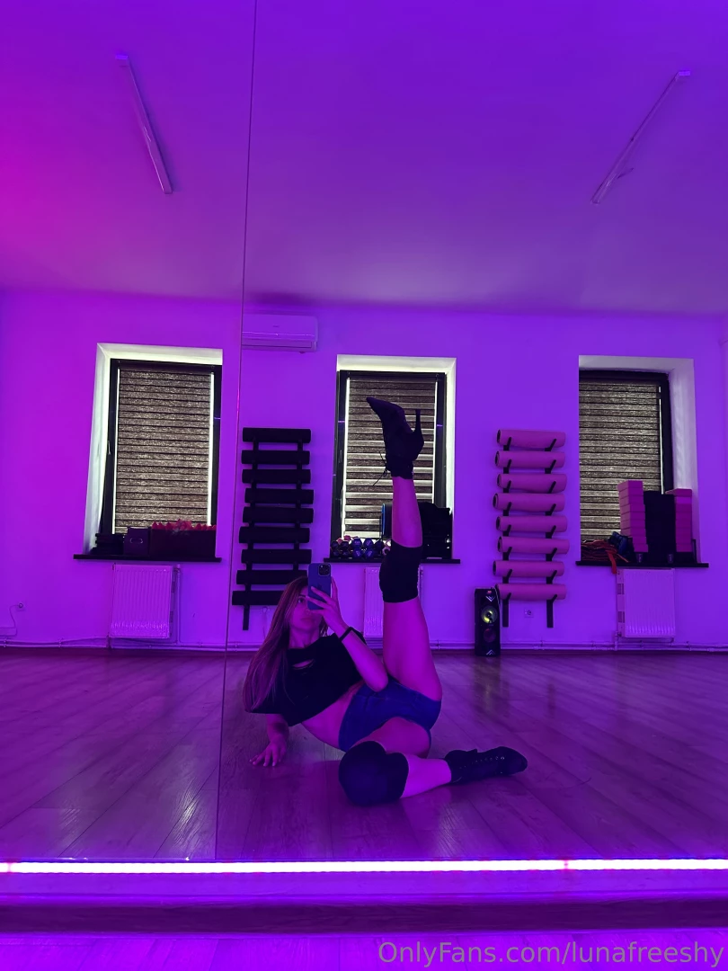 High heels dance of passion and sexuality 