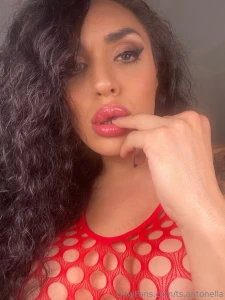 If you had my lips in front of yours how would you start kissing me