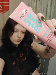 Got all this damn hair and it needs a good deep conditioning lolol