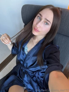 It s a bit rainy day i m in a very sad mood on days like this