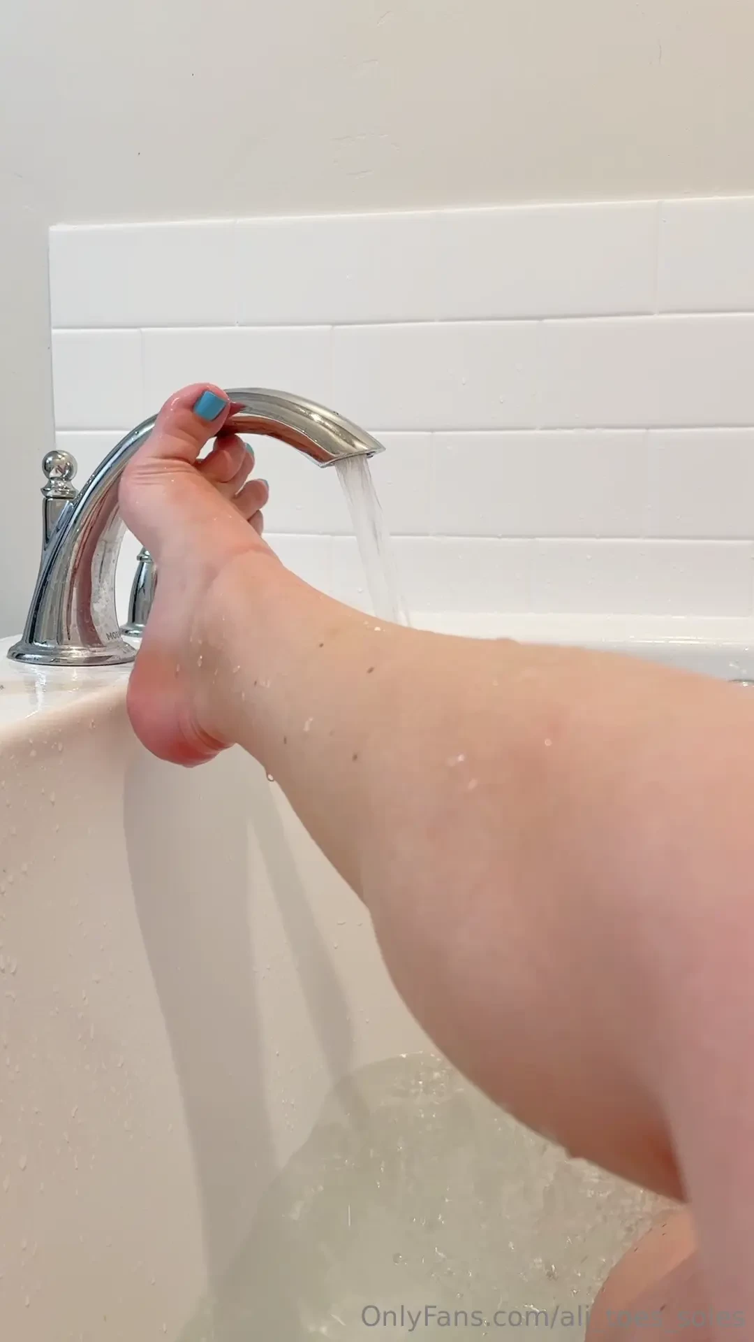 Wish this faucet was a nice cock for me to play with 