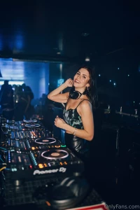 What s your favorite song i ll play it next