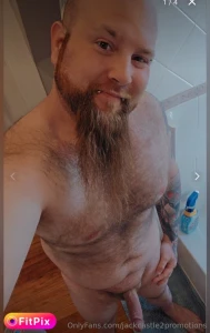 Pineappleguy207 34 year old dilf in a poly relationship with 1 partner