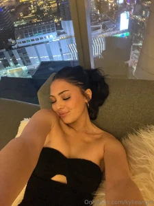 Feeling cute today what about leave me a msg