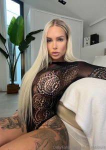 Das outfit ist doch gut oder ist es noch zu viel stoff