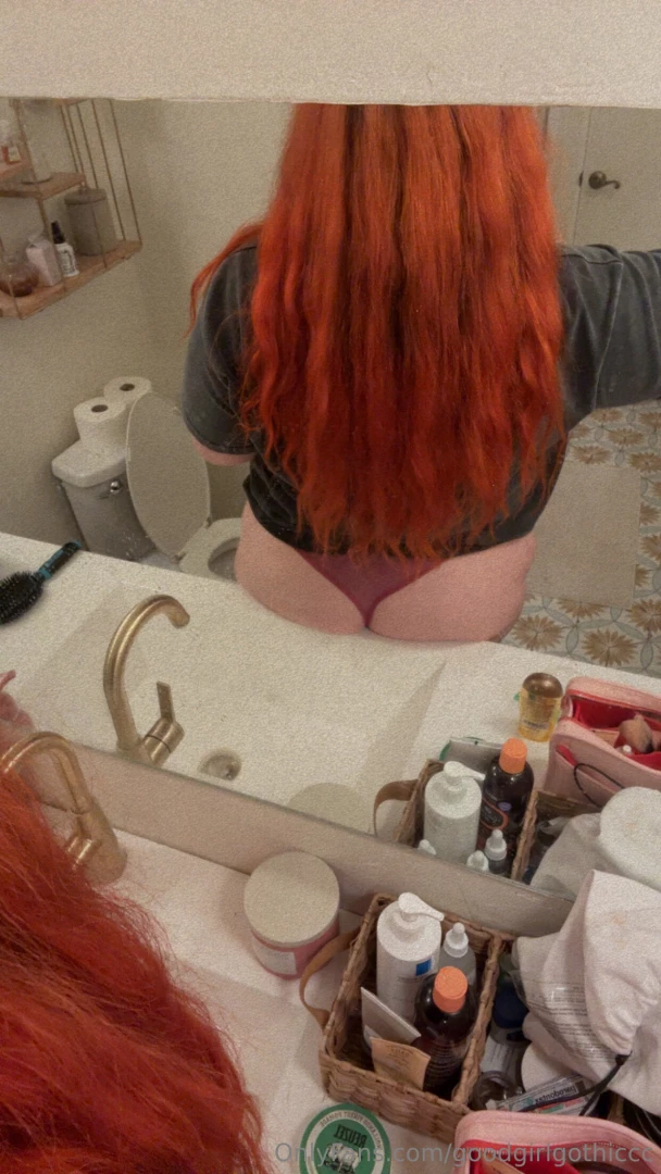 My hair has never been this long before 