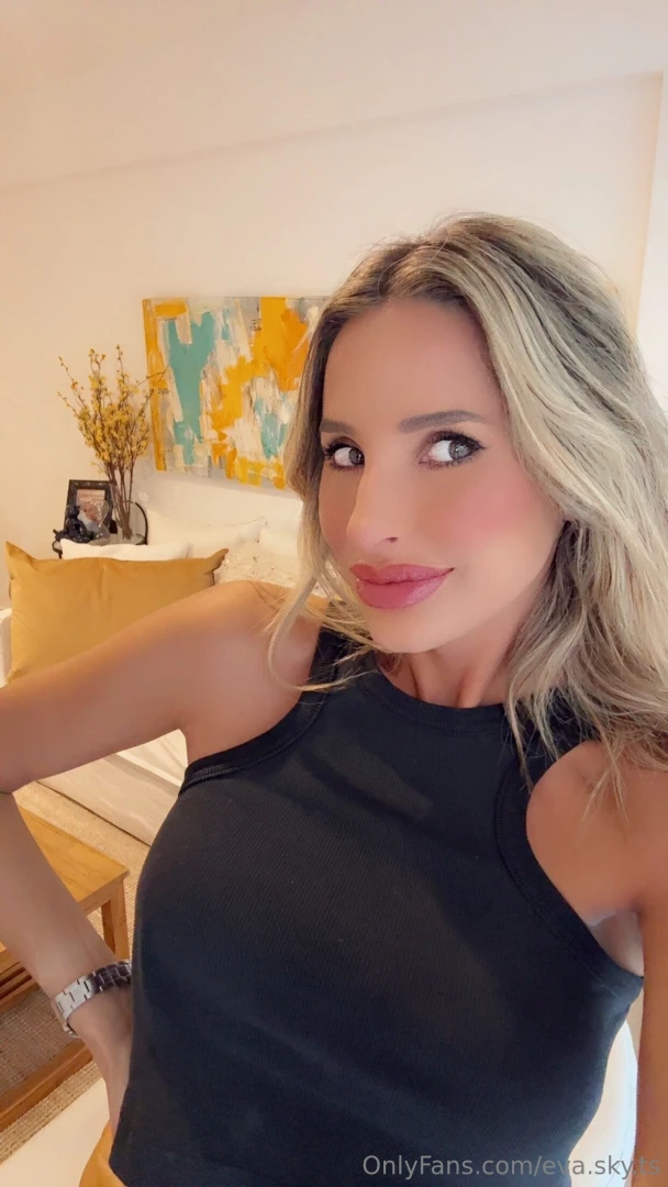 Built a product showcase layout today it s clean minimal and sexy just 