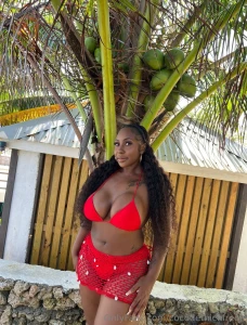 Do i look sexier in red part 3