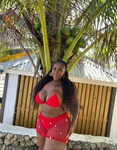 Do i look sexier in red part 2