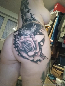 Cum check out this big booty chick syrial_k her body will have your