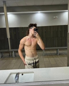 Do i look like i m behaving