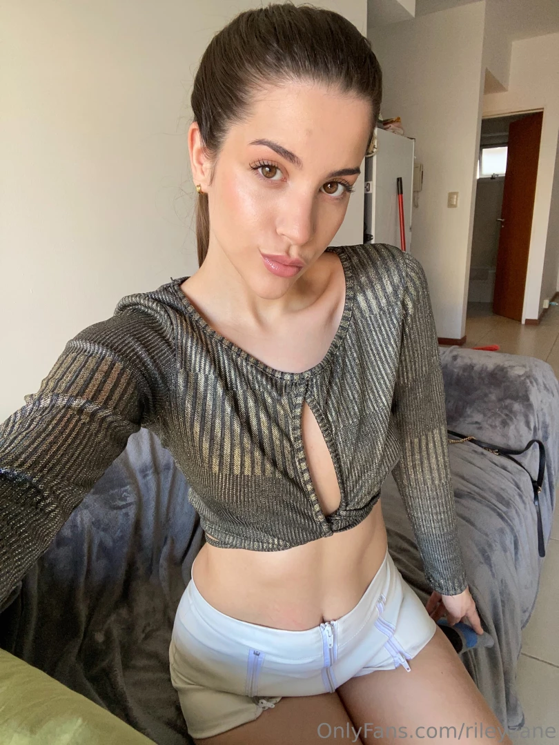 My college outfit for today you can t go wrong with a top and shorts part 2 