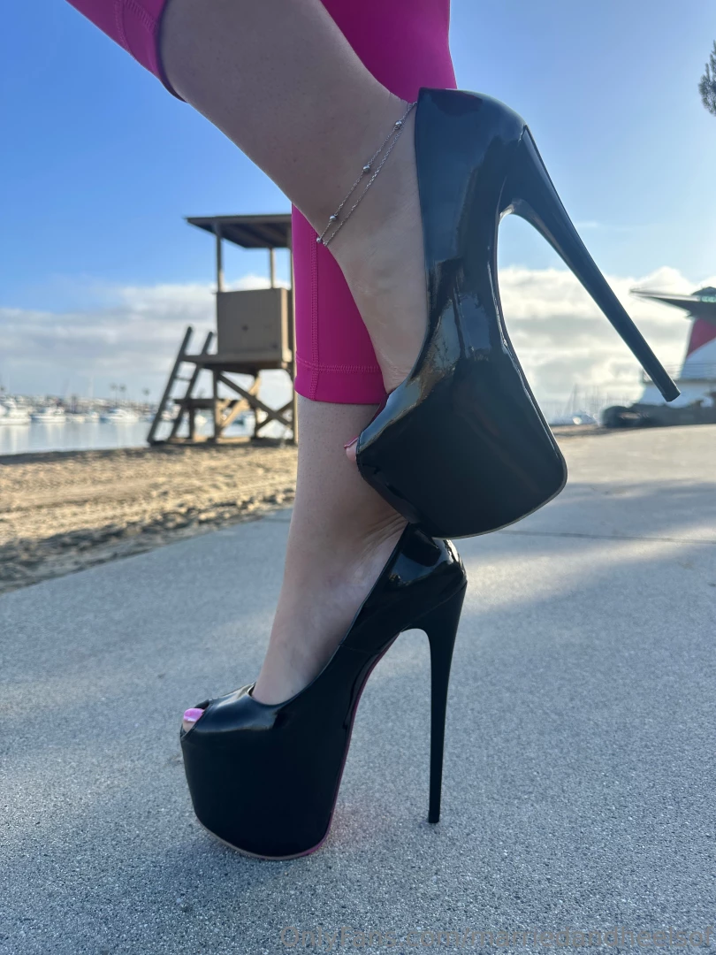 It s getting so warm on this walk i might have to take off this jacket part 4 