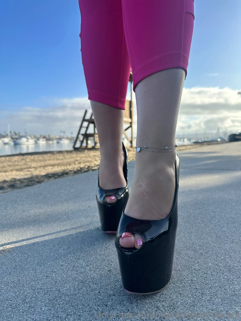 It s getting so warm on this walk i might have to take off this jacket part 9 