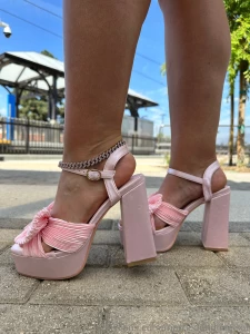 Just waiting for my train this monday morning hope everyone has a