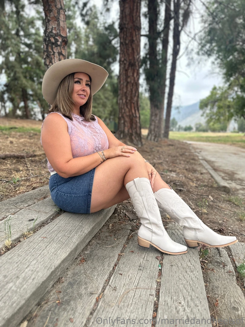 What do you prefer socks under boots or no socks at all part 1 