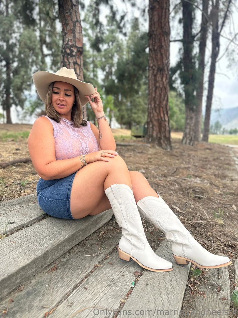 What do you prefer socks under boots or no socks at all part 7 