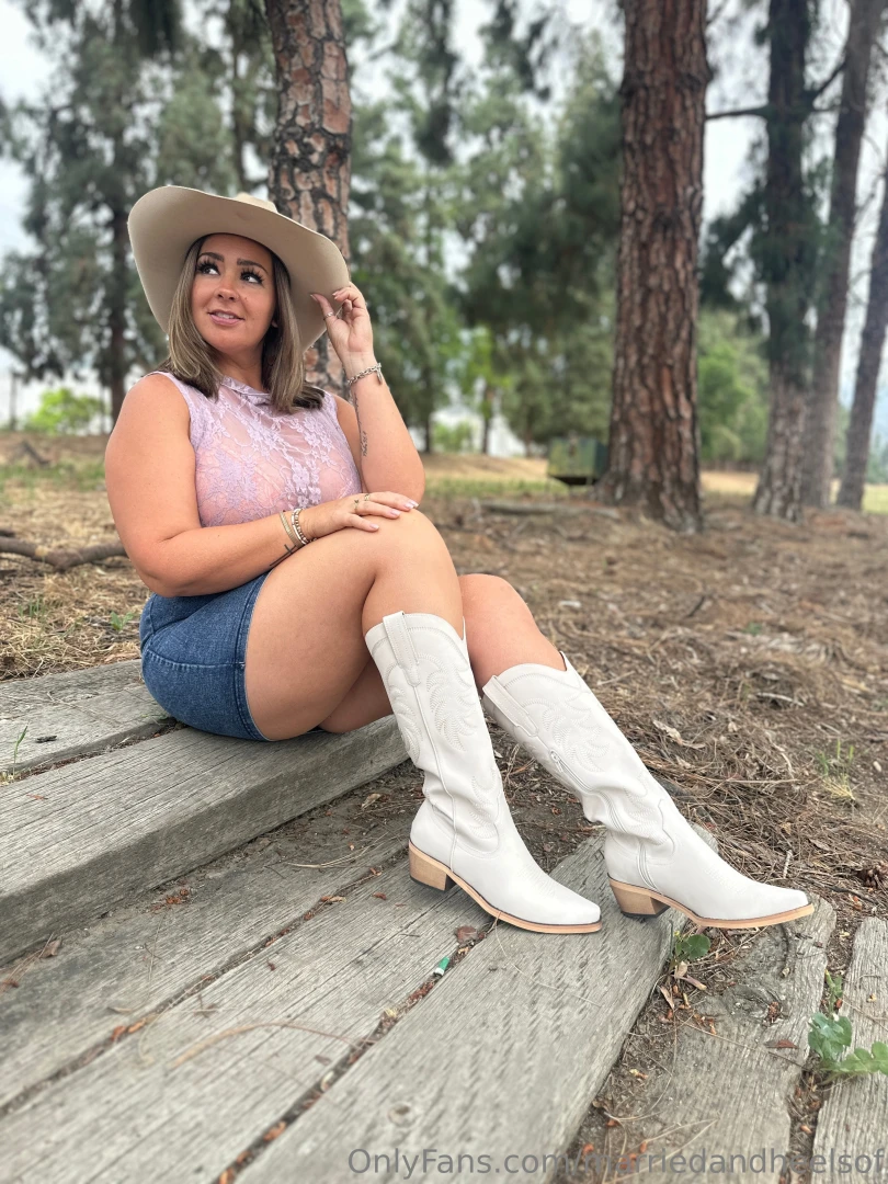 What do you prefer socks under boots or no socks at all part 6 