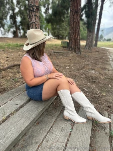 What do you prefer socks under boots or no socks at all part 8