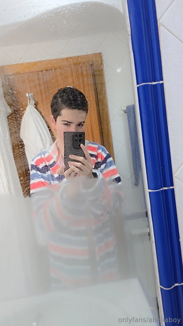 Just got out of the shower and felt like trying a new hairstyle what 
