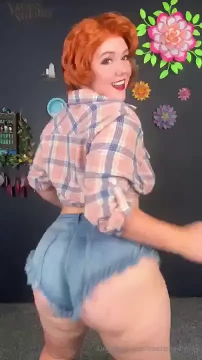 Amber and shelby jiggle and shake their fatty bits what piece of meat 