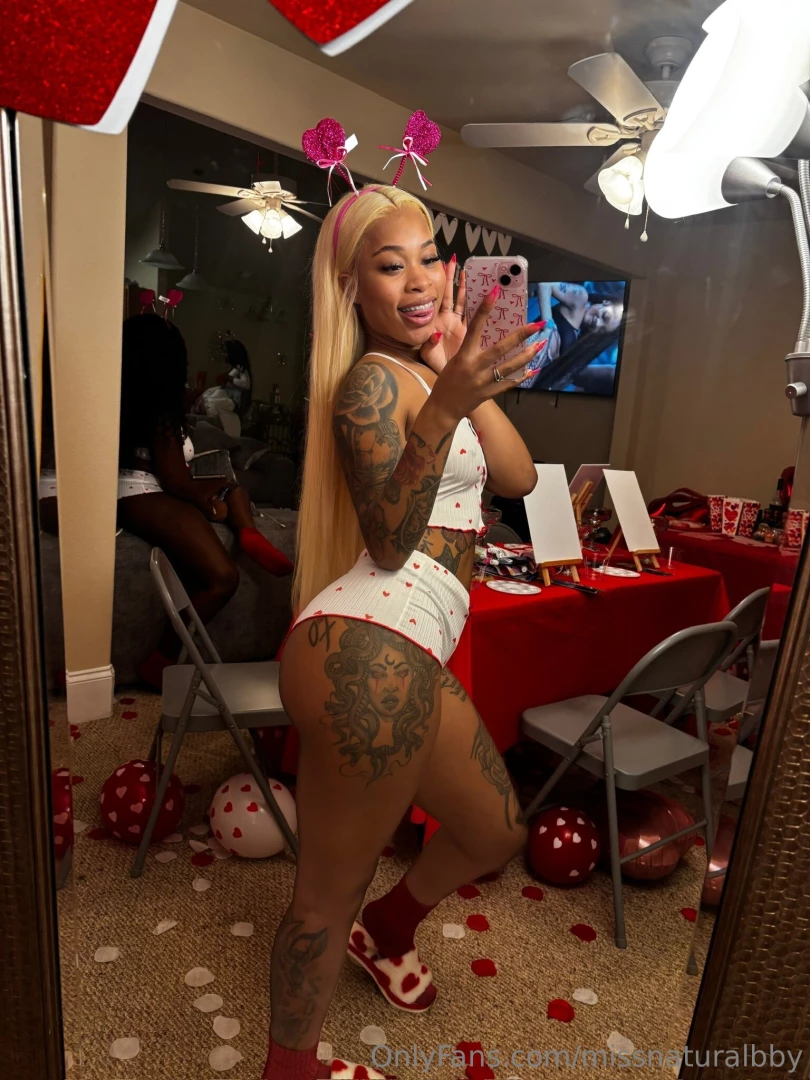 Sent out the naughtiest bundle earlierrrrr better go unlock that 