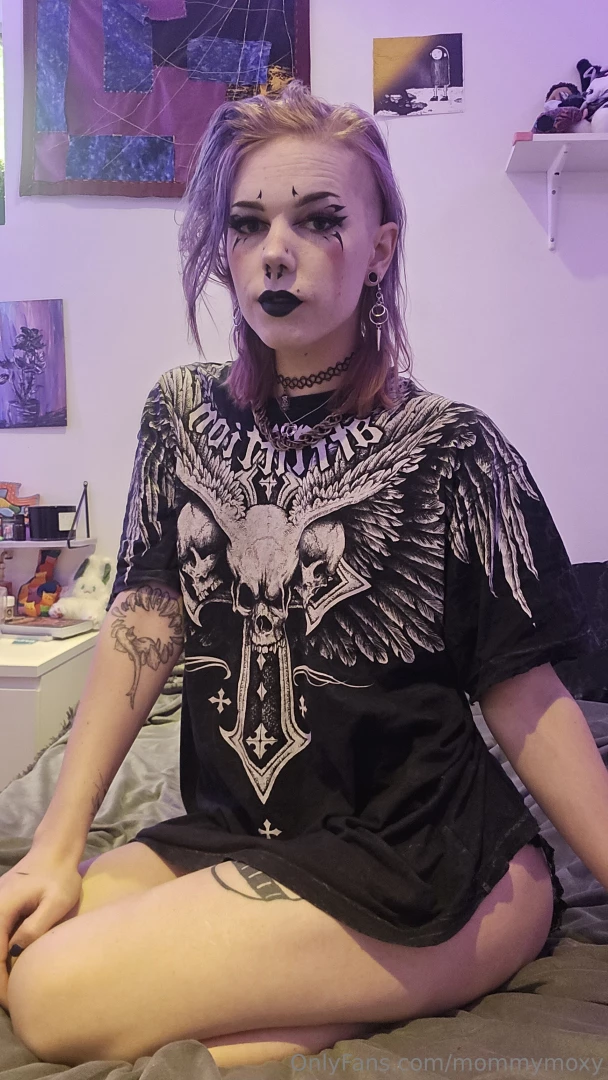 Goth girlfriend stole your shirt after the concert part 1 