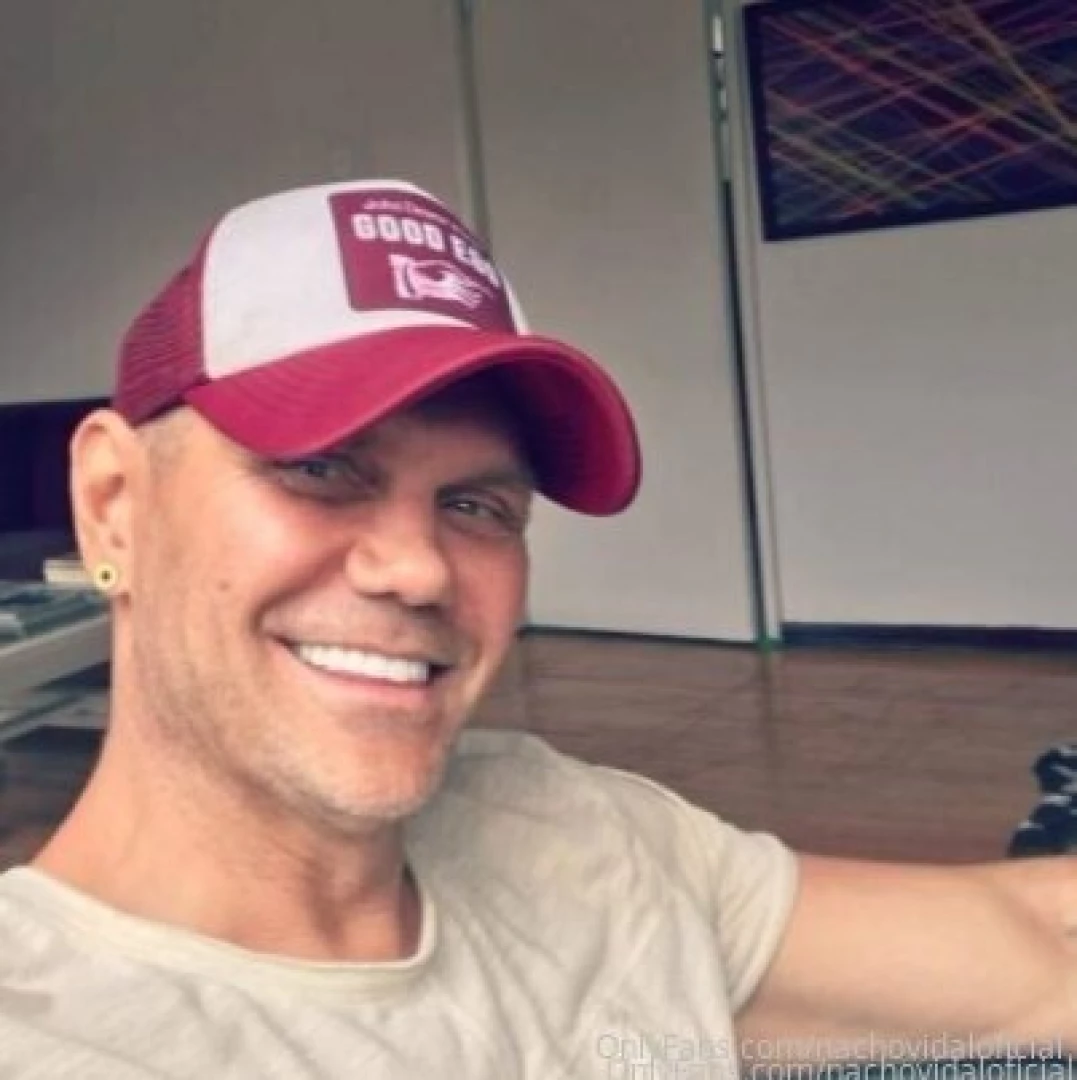 I really want to get hot today you come to my dm 