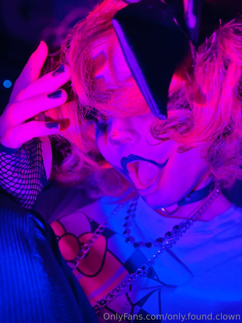 Part 1 creepy cutsie clown - sfw teaser 