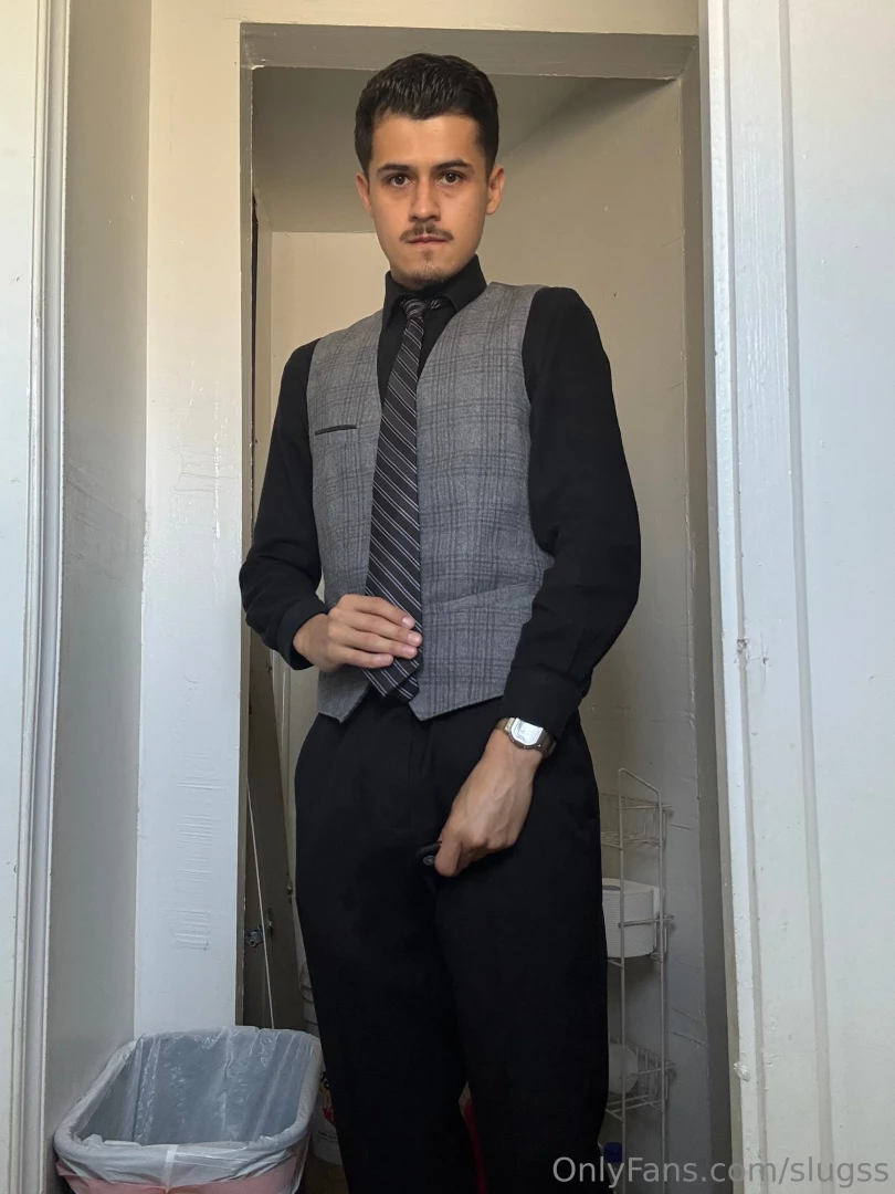 Hmu if you want exclusive content doing fetish content and custom 