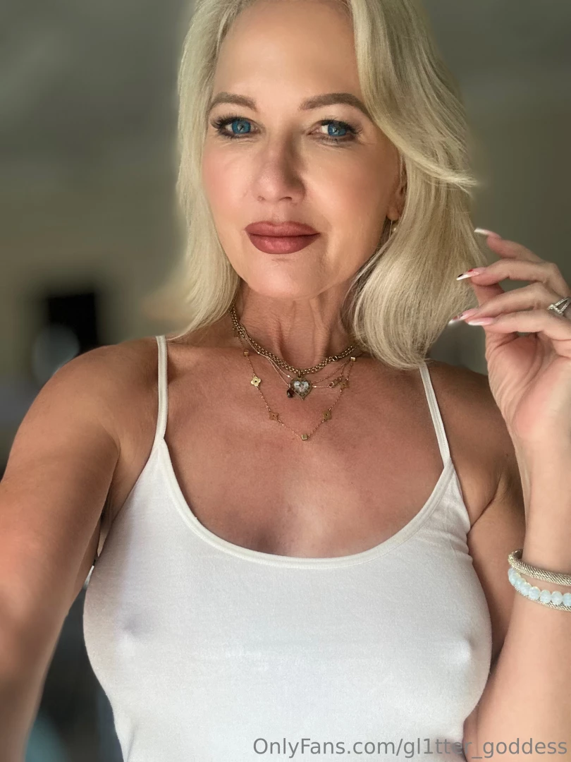 Sinday is going live find me wearing clothes true story yes i am 