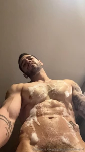 Estar a chingo sentir tu lengua subiendo por mi abdomen