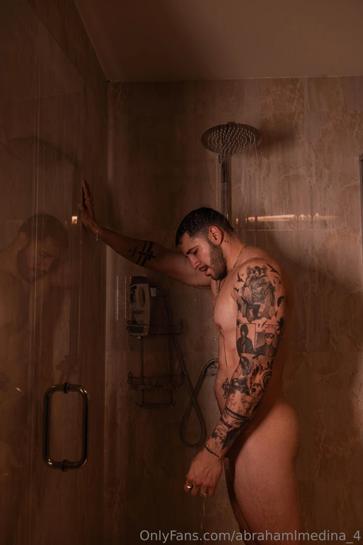 Quiero que te arrodilles para rezar a mi 